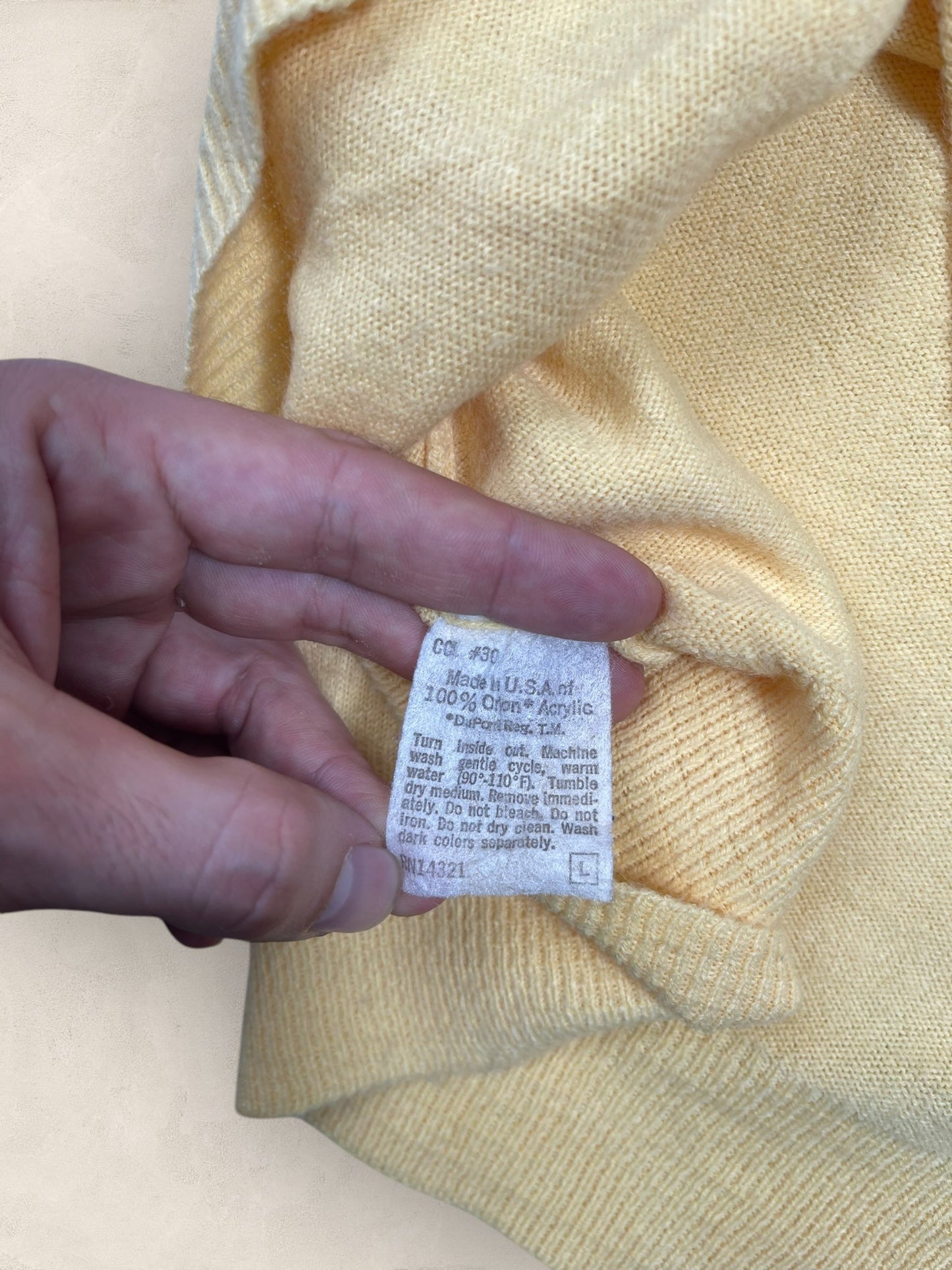 Pull Christian Dior Ref: 2550 - JAUNE - L - amifrip - Friperie en ligne et vêtements vintage