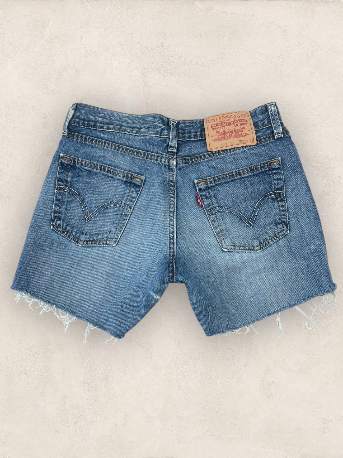Short Levi’s Bleu W29 Femme Ref: 2746 - Bleu - W29 - amifrip - Friperie en ligne et vêtements vintage