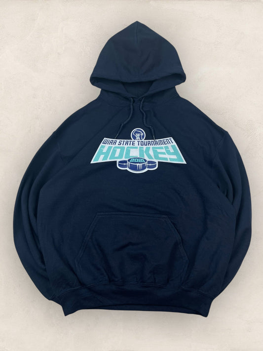 Sweat à capuche « WAA STATE TOURNAMENT HOCKEY » Sport - Team Ref: 2279 - BLEU MARINE - M - amifrip - Friperie en ligne et vêtements vintage