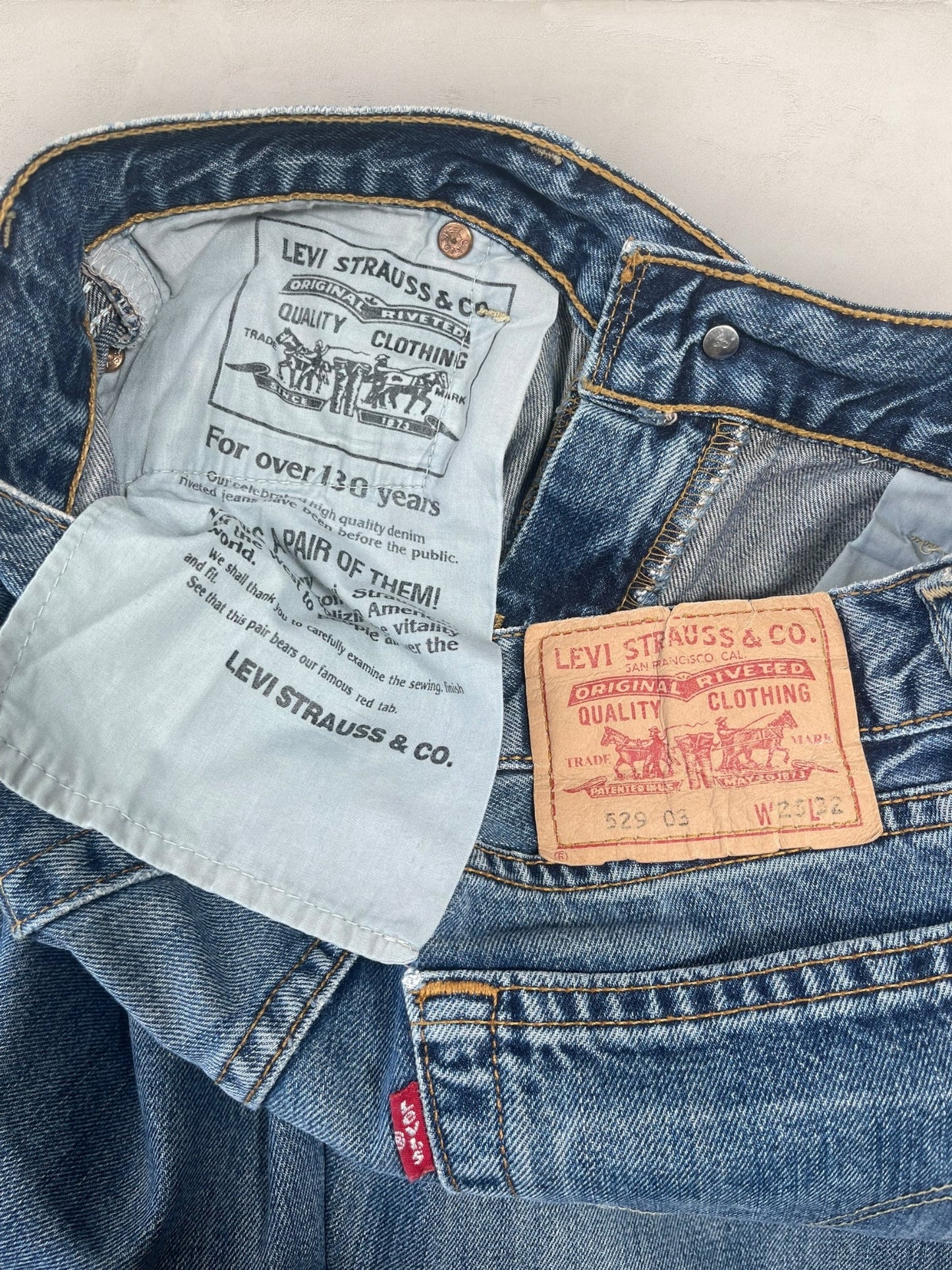Jean Levi’s Bleu W25 Femme Ref: 2747 - Bleu - W25 - amifrip - Friperie en ligne et vêtements vintage