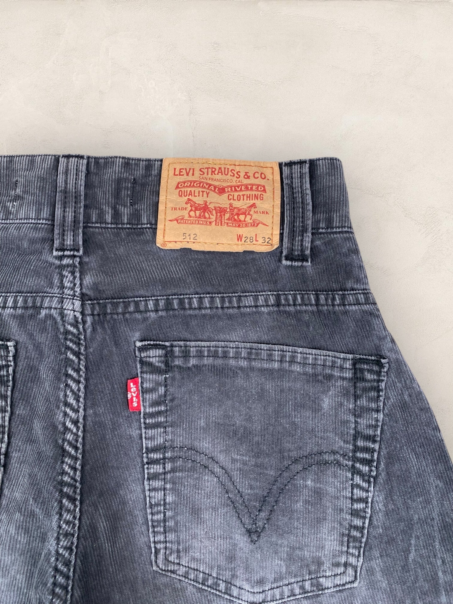 Jean Levi’s Corduroy Noir W28 Homme Ref: 2752 - Noir - W28 - amifrip - Friperie en ligne et vêtements vintage