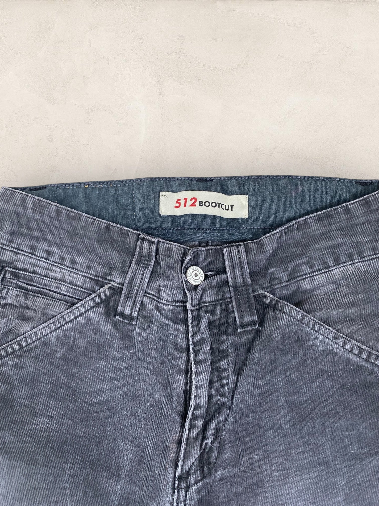 Jean Levi’s Corduroy Noir W28 Homme Ref: 2752 - Noir - W28 - amifrip - Friperie en ligne et vêtements vintage