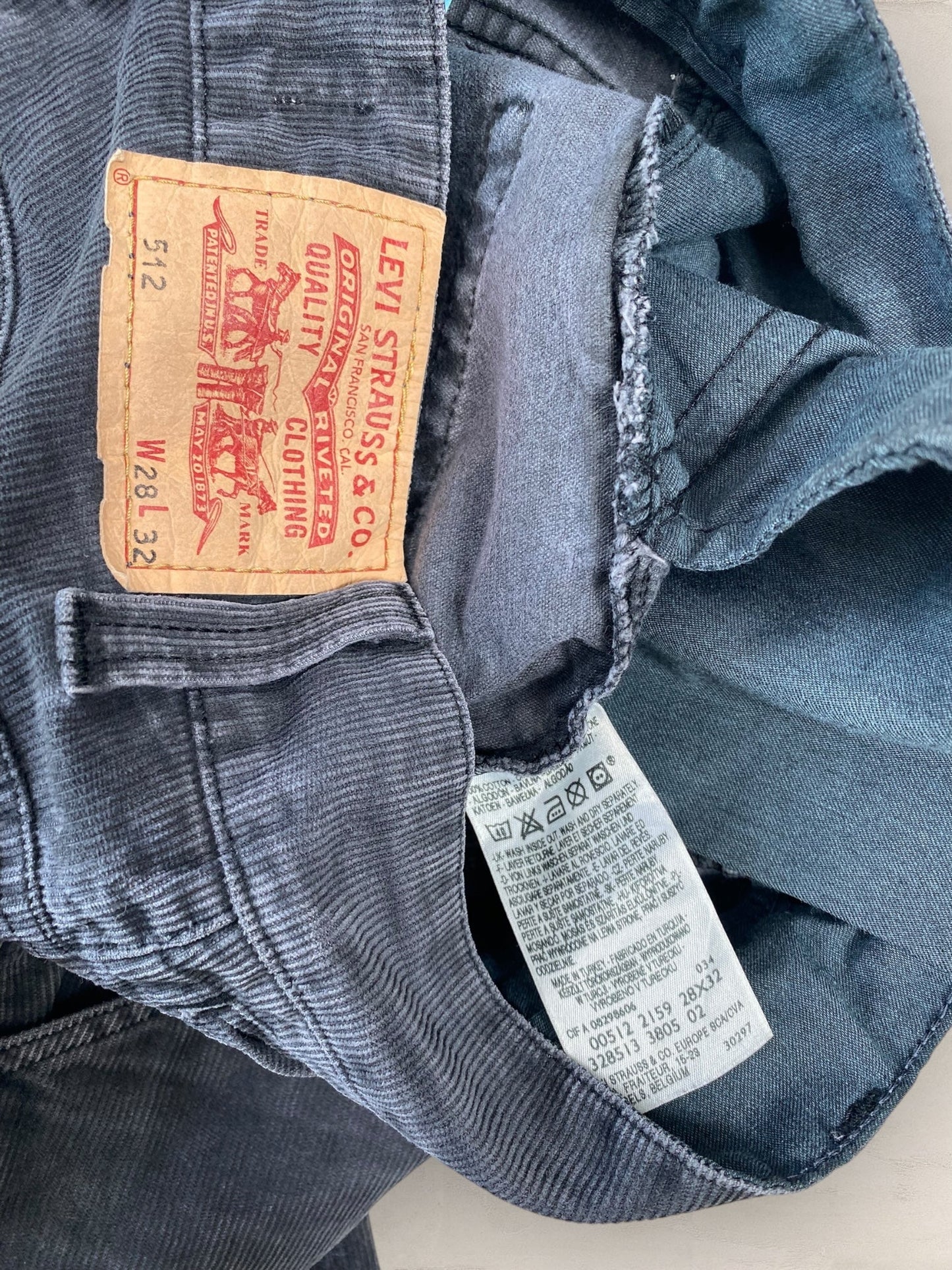 Jean Levi’s Corduroy Noir W28 Homme Ref: 2752 - Noir - W28 - amifrip - Friperie en ligne et vêtements vintage