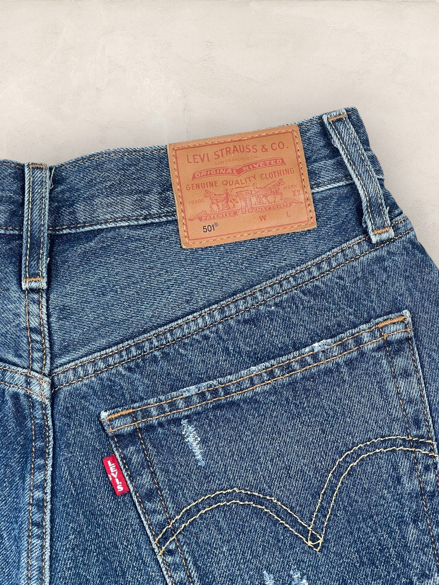 Short Levi’s Bleu W25 Femme Ref: 2749 - Bleu - W25 - amifrip - Friperie en ligne et vêtements vintage