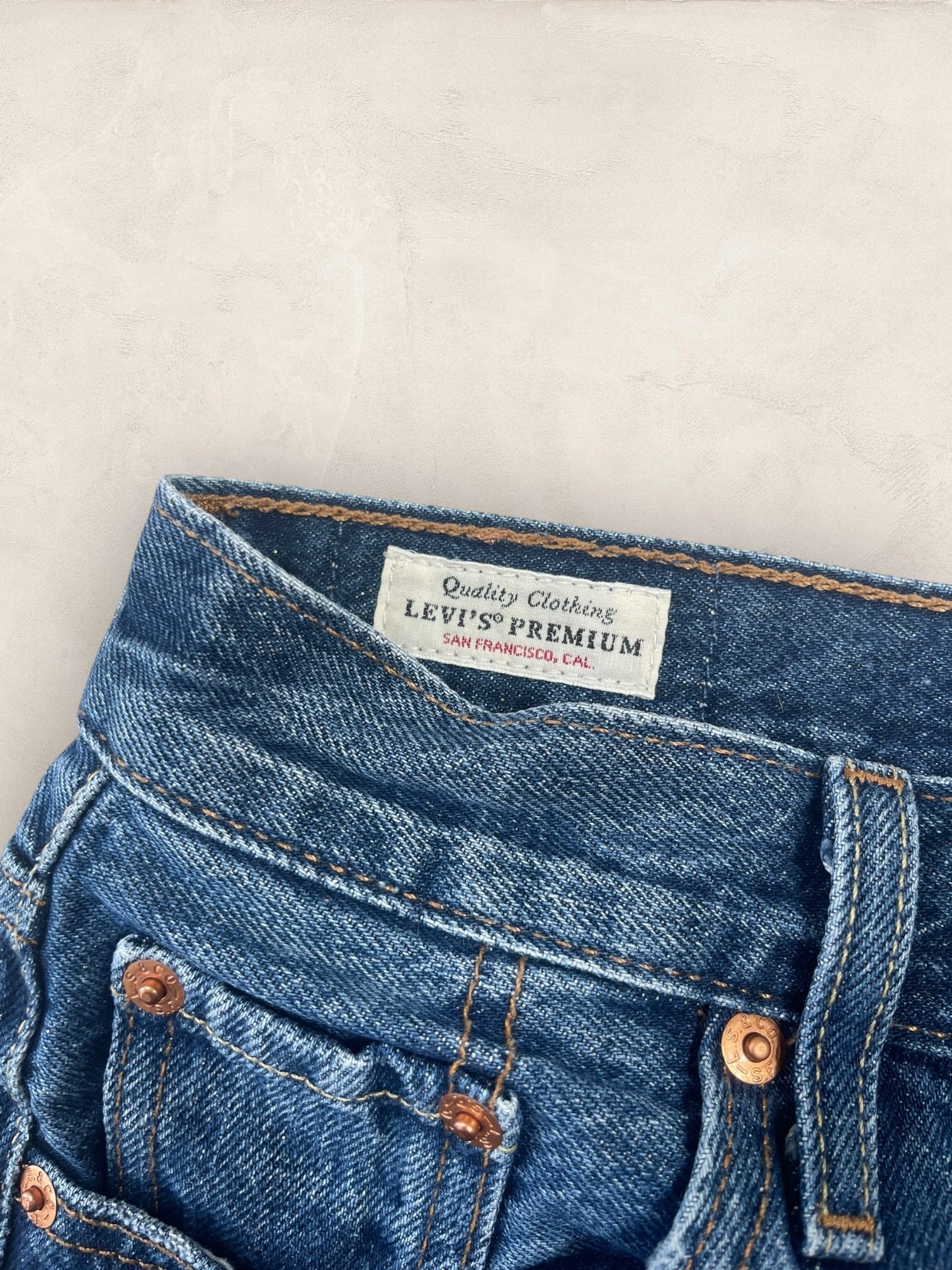 Short Levi’s Bleu W25 Femme Ref: 2749 - Bleu - W25 - amifrip - Friperie en ligne et vêtements vintage