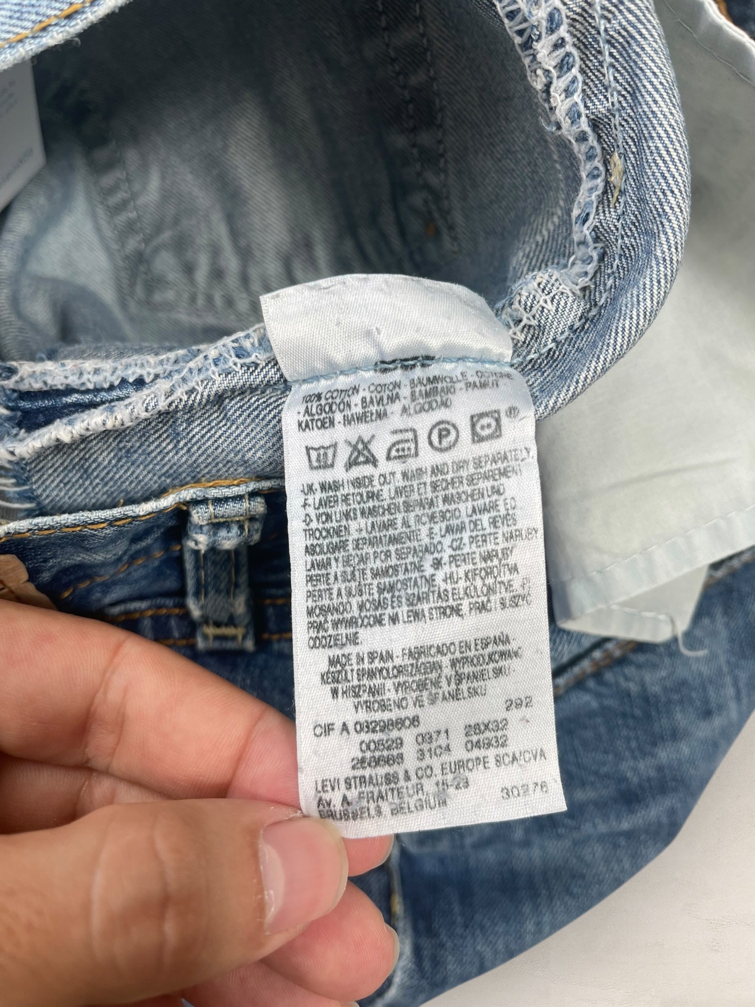 Short Levi’s Bleu W29 Femme Ref: 2746 - Bleu - W29 - amifrip - Friperie en ligne et vêtements vintage