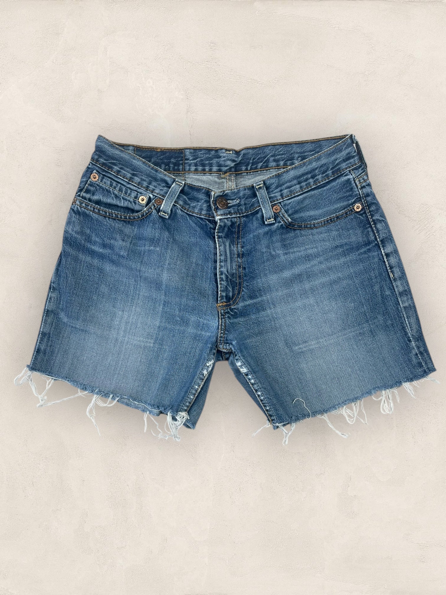 Short Levi’s Bleu W29 Femme Ref: 2746 - Bleu - W29 - amifrip - Friperie en ligne et vêtements vintage