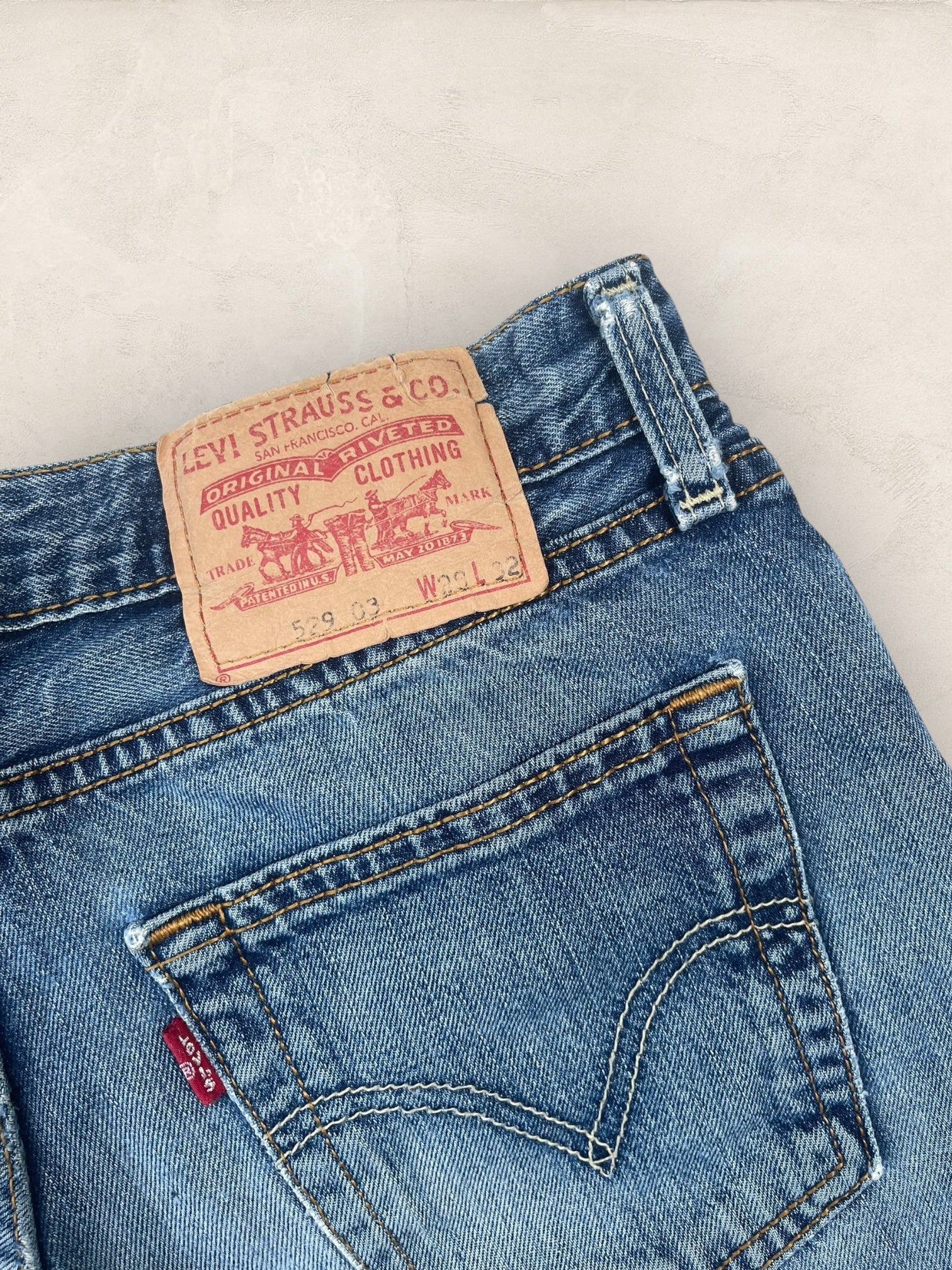 Short Levi’s Bleu W29 Femme Ref: 2746 - Bleu - W29 - amifrip - Friperie en ligne et vêtements vintage