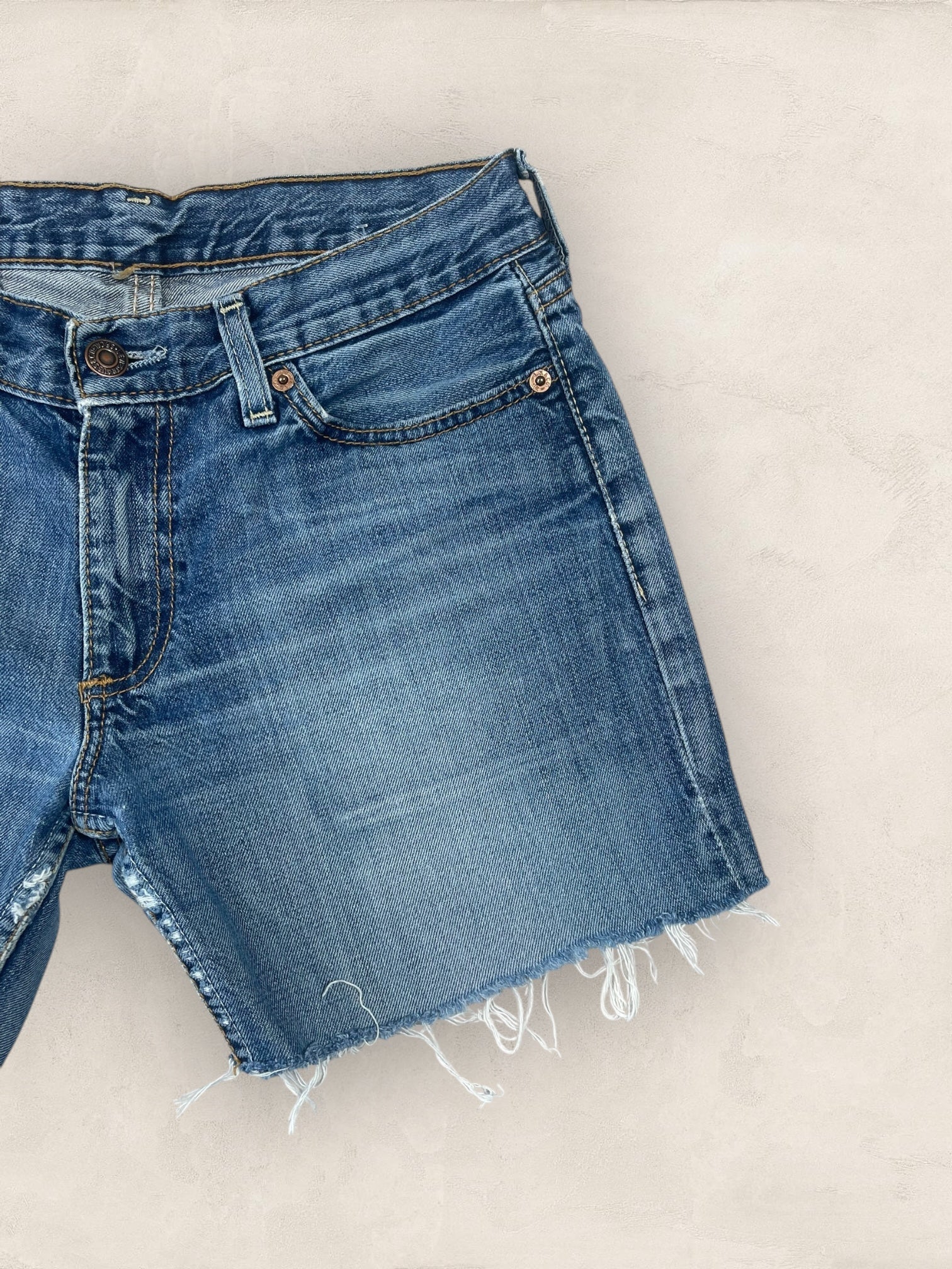 Short Levi’s Bleu W29 Femme Ref: 2746 - Bleu - W29 - amifrip - Friperie en ligne et vêtements vintage