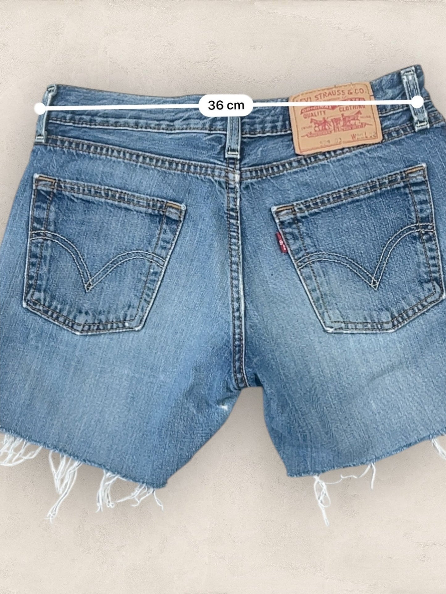 Short Levi’s Bleu W29 Femme Ref: 2746 - Bleu - W29 - amifrip - Friperie en ligne et vêtements vintage