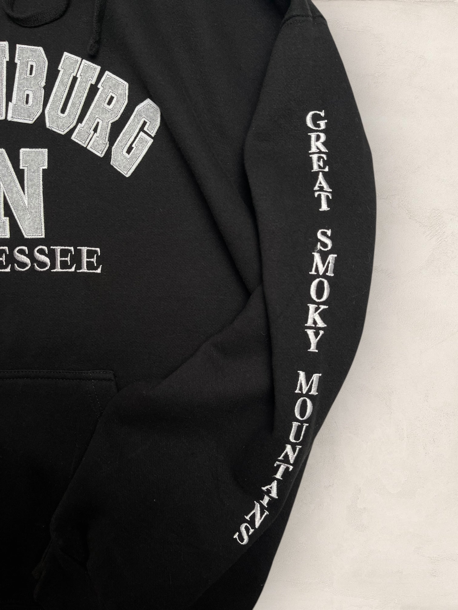 Sweat à capuche style universitaire « Tennessee » #2271 - Noir - XL - amifrip - Friperie en ligne et vêtements vintage