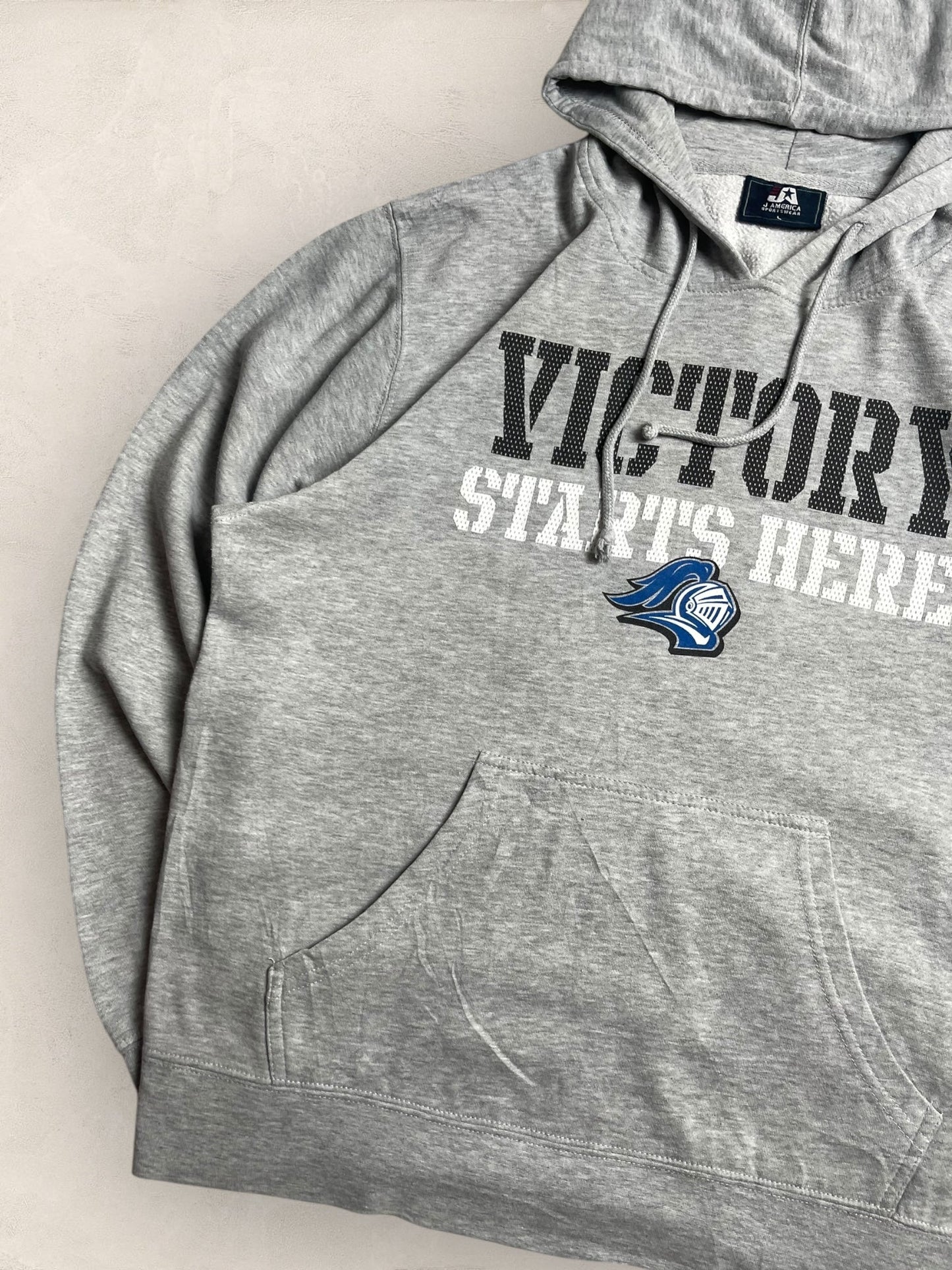 Sweat à capuche « Victory Starts Here » Sport - Team Ref: 2239 - GRIS - L - amifrip - Friperie en ligne et vêtements vintage