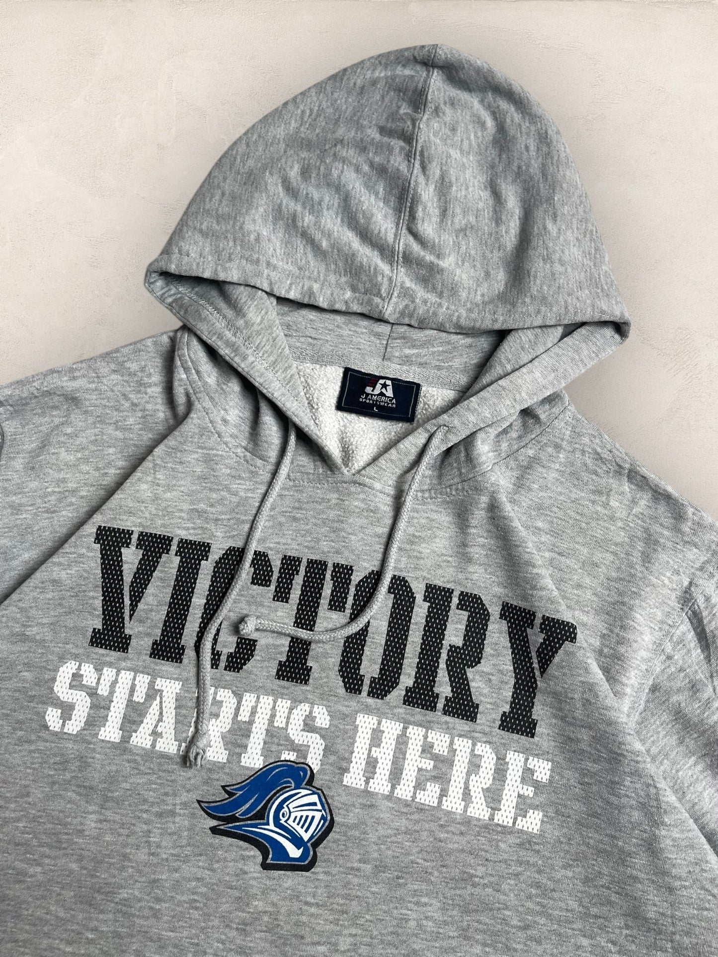 Sweat à capuche « Victory Starts Here » Sport - Team Ref: 2239 - GRIS - L - amifrip - Friperie en ligne et vêtements vintage