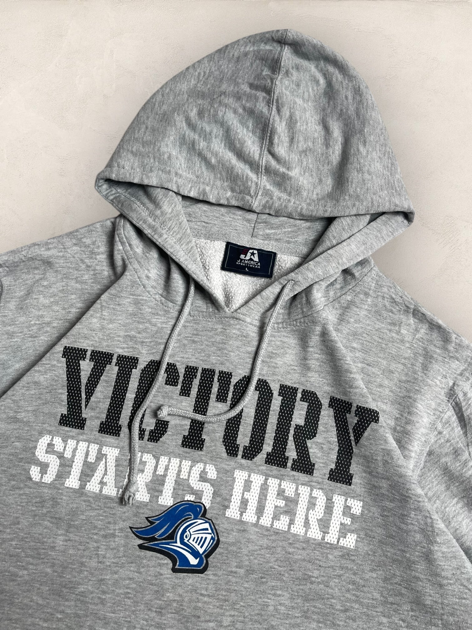 Sweat à capuche « Victory Starts Here » Sport - Team Ref: 2239 - GRIS - L - amifrip - Friperie en ligne et vêtements vintage