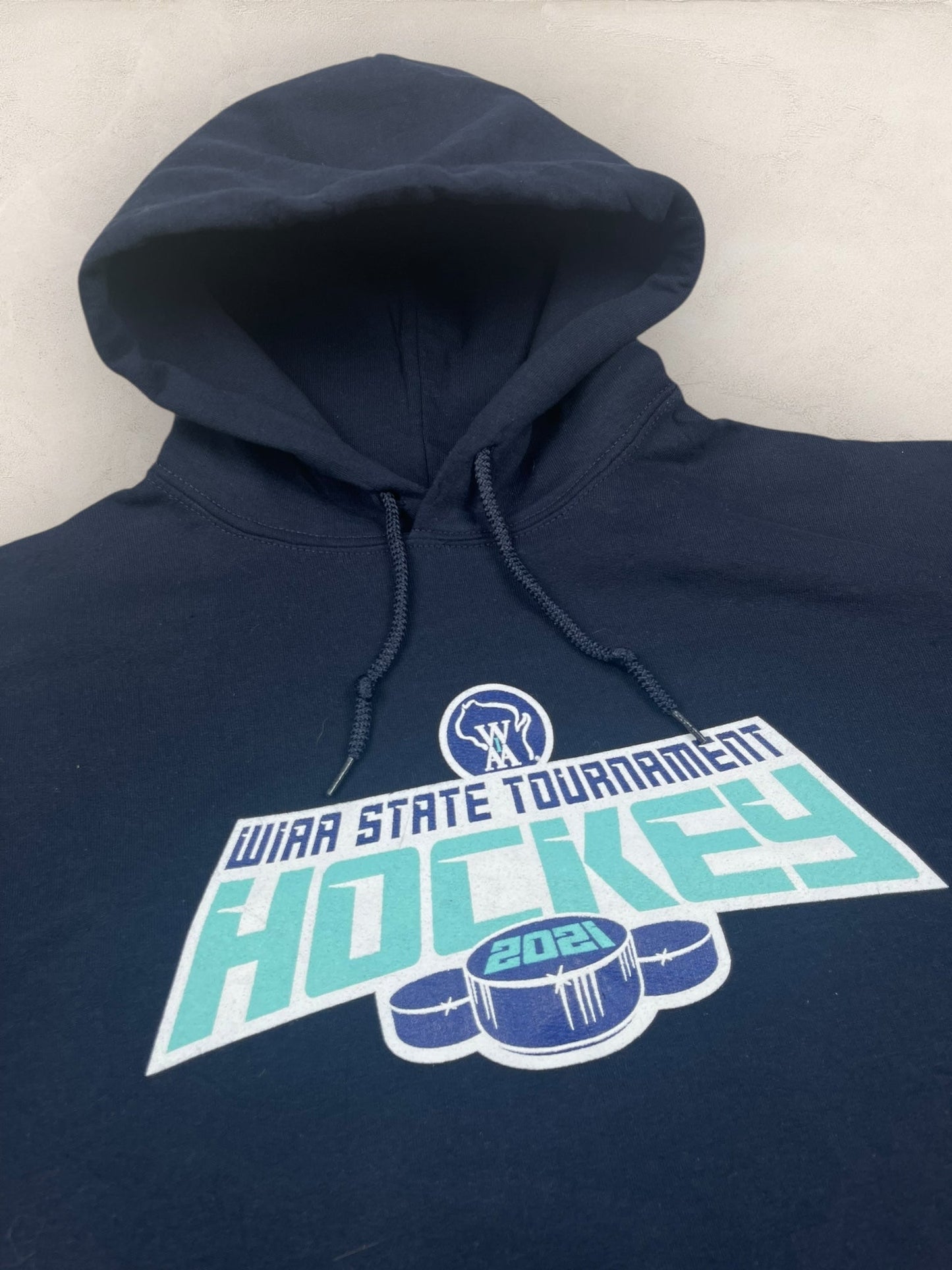 Sweat à capuche « WAA STATE TOURNAMENT HOCKEY » Sport - Team Ref: 2279 - BLEU MARINE - M - amifrip - Friperie en ligne et vêtements vintage