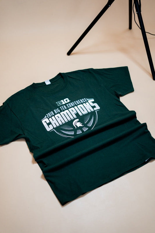 T-Shirt "2018 BIG TEN, CONFERENCE CHAMPIONS" - VERT - Coton - amifrip - Friperie en ligne et vêtements vintage