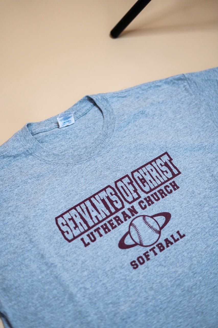 T-Shirt "Servants Of Christ" Softball - GRIS - Coton - amifrip - Friperie en ligne et vêtements vintage